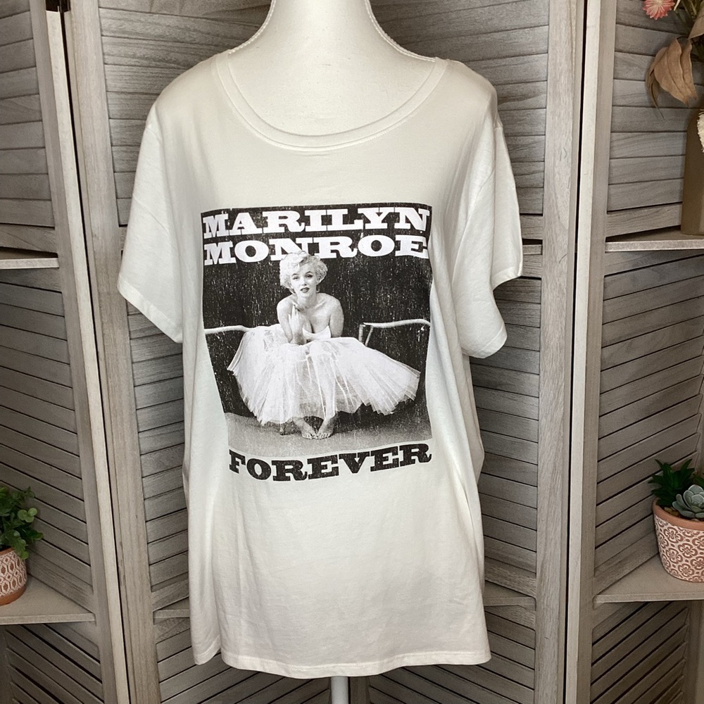Marilyn Monroe Forever t-shirt.